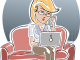 femme canapé ordinateur lunettes