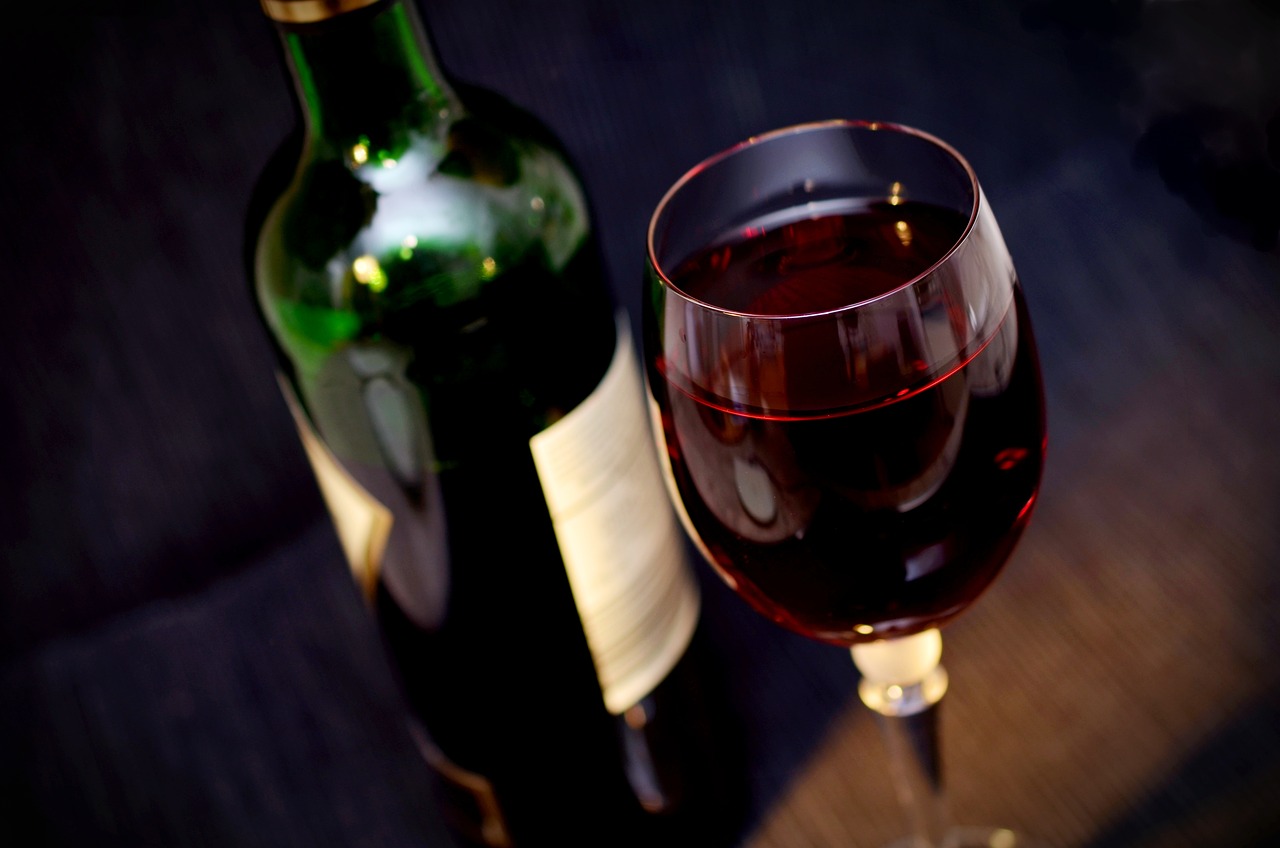 Investissement dans le vin : fiscalité et réglementation