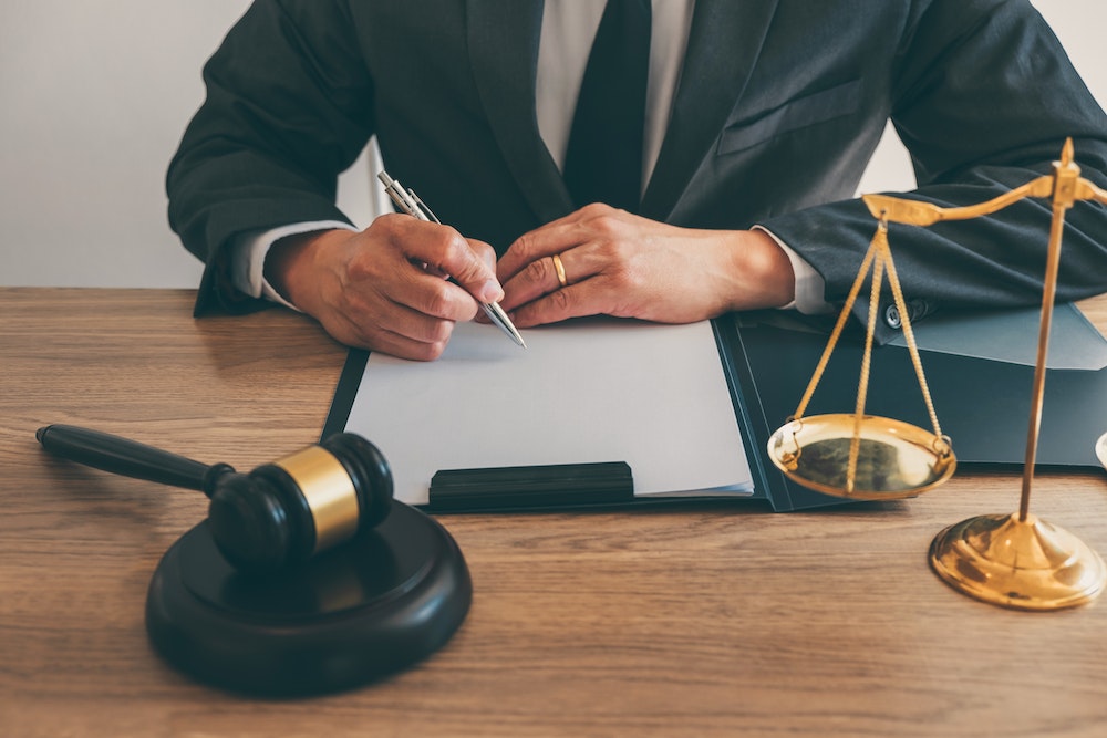 Comment devenir avocat en droit de la finance internationale
