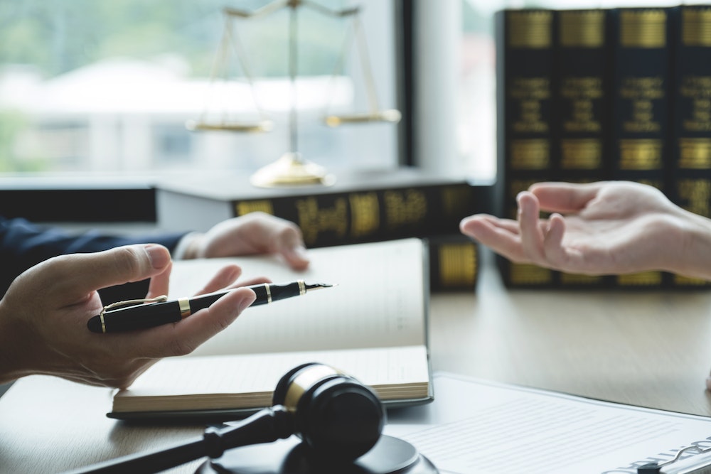 Les aspects juridiques incontournables lors de la reprise d'une entreprise