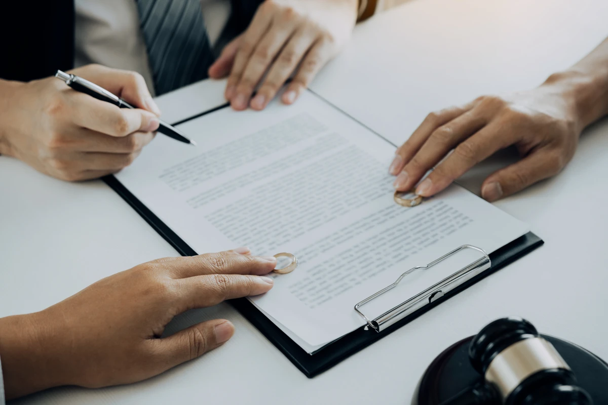 Divorce et partage des entreprises : Enjeux juridiques et solutions équitables